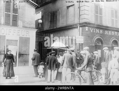 Dove la bomba è caduta in Rue Des Recollets, la fotografia mostra i danni da bombe di aerei tedeschi, a Parigi, Francia all'inizio della prima guerra mondiale, 1914 agosto, guerra mondiale, 1914-1918, Glass negative, 1 negativo: vetro Foto Stock