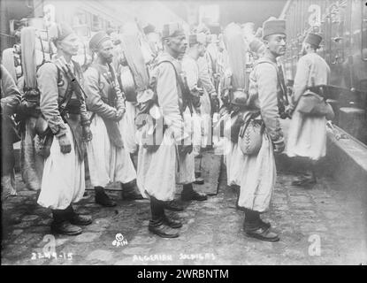 Soldati algerini, la fotografia mostra i soldati algerini in Europa durante la prima guerra mondiale, tra ca. 1914 e ca. 1915, Guerra Mondiale, 1914-1918, Glass negative, 1 negativo: Vetro Foto Stock