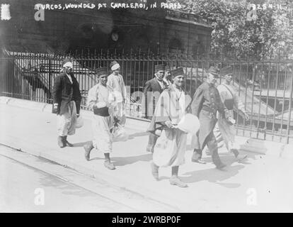 Turcos, ferito a Charleroi, a Parigi, la fotografia mostra i tirailleurs algerini (soldati di fanteria) a Parigi, Francia durante la prima guerra mondiale, 1914, guerra mondiale, 1914-1918, negativi di vetro, 1 negativo: vetro Foto Stock