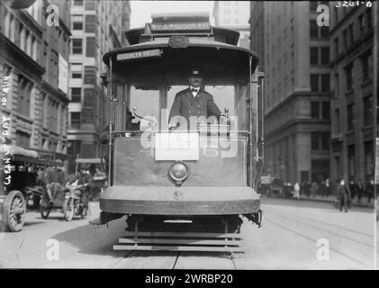 Pulisci il giorno, Street car, 4th e Madison Ave., la fotografia mostra un'auto stradale con il cartello "This is Fire Prevention day, clean up Waste" a New York City., 1914 OTT. 9, Glass negative, 1 negative: Glass Foto Stock