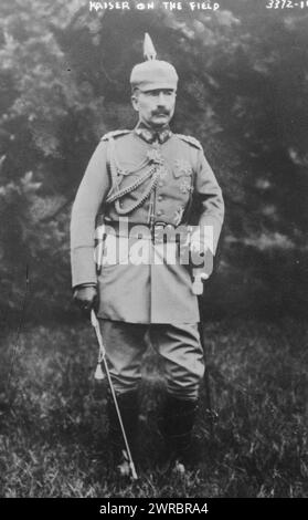 Kaiser sul campo, la fotografia mostra il Kaiser Guglielmo II (1859-1941), l'ultimo imperatore tedesco e re di Prussia. 1910 e ca. 1915, Glass negative, 1 negativo: Glass Foto Stock
