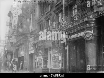 La foto mostra 1341 Third Avenue, New York City, affittata da anarchici italiani che hanno piazzato una bomba a St. Patricks Cathedral il 2 marzo 1915., tra ca. 1910 e ca. 1915, Glass negative, 1 negativo: Glass Foto Stock