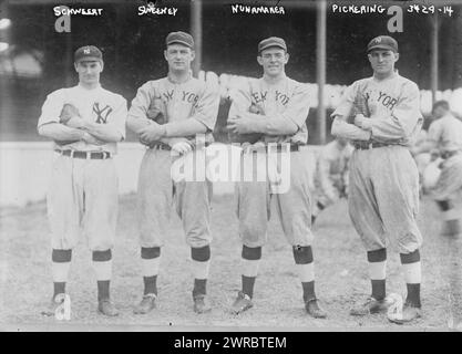 PI Schwert, ed Sweeney, Les Nunamaker, Arthur Pickering (semi-pro catcher), New York AL (baseball), 1915., Glass negative, 1 negativo: Vetro Foto Stock
