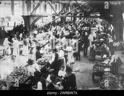 Spingi il mercato del carrello, New York, tra California. 1910 e ca. 1915, N.Y, negativi di vetro, 1 negativo: Vetro Foto Stock