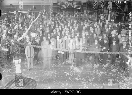Natale al Consolidated Exchange, la fotografia mostra i festeggiamenti natalizi al Consolidated Stock Exchange di New York. 1910 e ca. 1920, Glass negative, 1 negativo: Glass Foto Stock