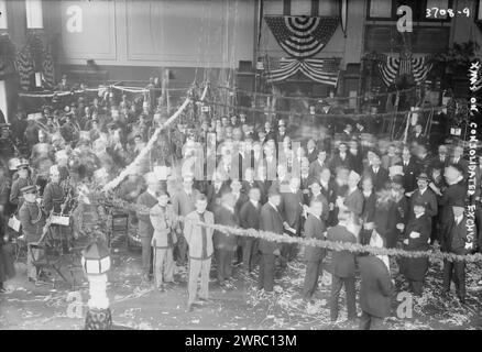 Natale al Consolidated Exchange, la fotografia mostra i festeggiamenti natalizi al Consolidated Stock Exchange di New York. 1910 e ca. 1920, Glass negative, 1 negativo: Glass Foto Stock