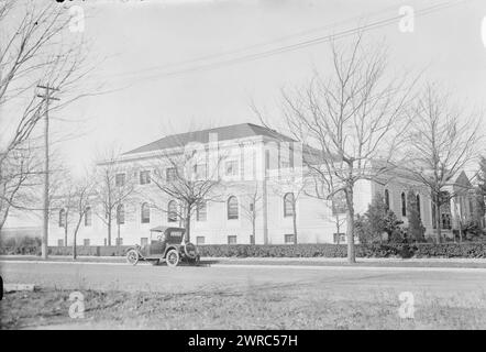 Corte di giustizia, Mineola, la fotografia mostra il tribunale della contea di Nassau a Mineola, New York, che fu il luogo del processo del 1917 di Blanca Errázuriz de Saulles (1894-1940) per l'omicidio del suo ex marito John de Saulles (1878-1917)., 1917, Glass negative, 1 negative: Glass Foto Stock