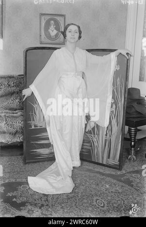 Galli-Curci, Photography shows Italian coloratura soprano opera cantante Amelita Galli-Curci (1882-1963)., 1917 marzo 1, Glass negative, 1 negative: Glass Foto Stock