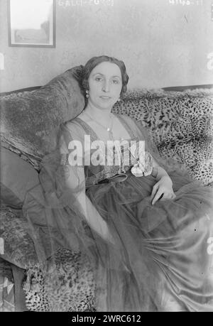 Galli-Curci, Photograph shows Italian coloratura soprano opera cantante Amelita Galli-Curci (1882-1963)., 1917 marzo, Glass negative, 1 negative: Glass Foto Stock