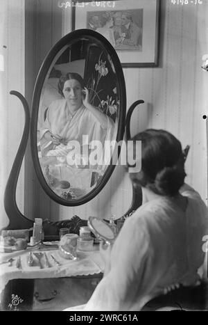 Galli-Curci, Photograph shows Italian coloratura soprano opera cantante Amelita Galli-Curci (1882-1963)., 1917 March 1, Glass negative, 1 negative: Glass Foto Stock