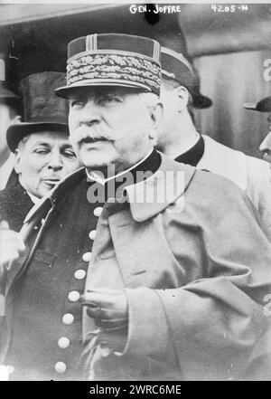 Gen. Joffre, la fotografia mostra il generale francese Joseph Jacques Césaire Joffre (1852-1931) che prestò servizio durante la prima guerra mondiale, tra ca. 1915 e ca. 1920, Glass negative, 1 negativo: Glass Foto Stock