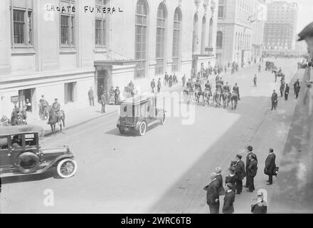 Choate funerale, la fotografia mostra il funerale dell'avvocato e diplomatico americano Joseph Hedges Choate (1832-1917) che si è tenuto a St Bartholomew's Episcopal Church, Manhattan, New York., 1917 May 18, Glass negatives, 1 negativo: vetro Foto Stock