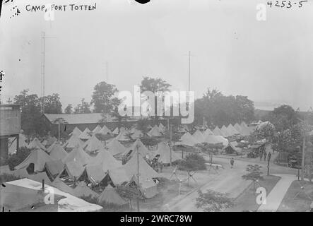 Camp, Fort Totten, la fotografia mostra il campo militare di Fort Totten, Queens, New York City, durante la prima guerra mondiale, 1917 o 1918, Guerra Mondiale, 1914-1918, Glass negatives, 1 negativo: vetro Foto Stock