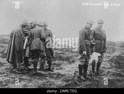 Generale Allenby, Re Alberto, la fotografia mostra Alberto i del Belgio con il generale britannico Edmund Allenby sul terreno ad est di Tilloy-lès-Mofflaines, Pas-de-Calais, Francia, che è stato catturato il 9 aprile 1916 durante la prima battaglia della scarpa, 16 maggio 1917 durante la prima guerra mondiale, 1917 16 maggio, guerra mondiale, 1914-1918, Glass negatives, 1 negativo: vetro Foto Stock