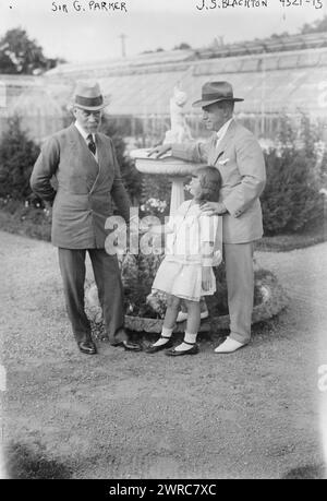 Sir G. Parker, J.S. Blackton, la fotografia mostra il romanziere e politico Sir Horatio Gilbert George Parker (1862-1932) e il regista J. Stuart Blackton (1875-1941). 1915 e ca. 1920, Glass negative, 1 negativo: Glass Foto Stock