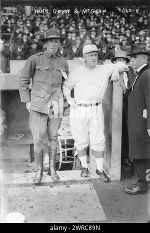 Hank Gowdy in uniforme militare con il manager John McGraw, New York NL (baseball), 1917 ottobre 10, Glass negatives, 1 negativo: Glass Foto Stock