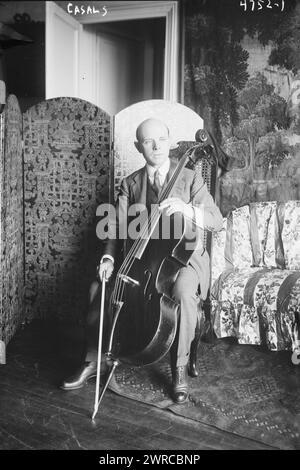 Casals, la fotografia mostra il violoncellista spagnolo Pablo Casals (1876-1973) con il suo violoncello., tra ca. 1915 e ca. 1920, Glass negative, 1 negativo: Glass Foto Stock