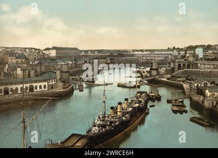 Il Port Militaire e il ponte girevole, Brest, Francia, tra ca. 1890 e ca. 1900., colore, 1890-1900 Foto Stock