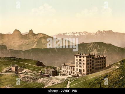 Rochers de Naye Grand Hotel, e ferrovia, Lago di Ginevra, Svizzera, tra ca. 1890 e ca. 1900., colore, 1890-1900 Foto Stock