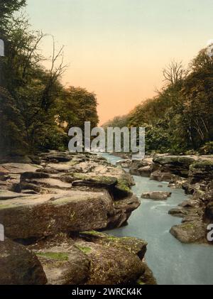 Woods, The Strid, Bolton Abbey, Inghilterra, immagine mostra lo Strid, una stretta sezione del fiume Wharfe nello Yorkshire, Inghilterra. 1890 e ca. 1900., Inghilterra, Bolton Abbey, Color, 1890-1900 Foto Stock