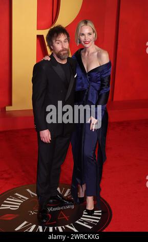 Beverly Hills, Stati Uniti. 11 marzo 2024. Sam Rockwell, Leslie Bibb, partecipa al Vanity Fair Oscar Party del 2024 condotto da Radhika Jones al Wallis Annenberg Center for the Performing Arts il 10 marzo 2024 a Beverly Hills, California. Foto: Crash/imageSPACE/Sipa USA credito: SIPA USA/Alamy Live News Foto Stock