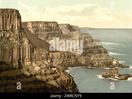 Pleaskin Head, Giant's Causeway. Contea di Antrim, Irlanda, tra ca. 1890 e ca. 1900., Irlanda del Nord, Contea di Antrim, Color, 1890-1900 Foto Stock