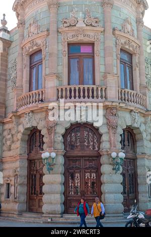 Oaxaca, Messico - Teatro Macedonio Alcala, costruito nel 1903. Foto Stock