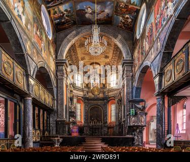 Un dettagliato interno della cattedrale dipinto a Idstein, Germania, con un design intricato. Foto Stock