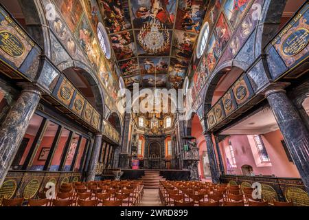 Un dettagliato interno della cattedrale dipinto a Idstein, Germania, con un design intricato. Foto Stock