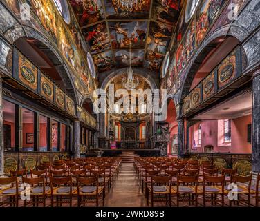 Un dettagliato interno della cattedrale dipinto a Idstein, Germania, con un design intricato. Foto Stock