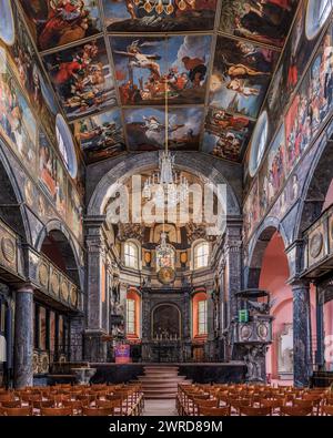 Un dettagliato interno della cattedrale dipinto a Idstein, Germania, con un design intricato. Foto Stock