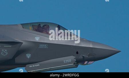 SINGAPORE - 6 MARZO 2024: Caccia stealth F-35A Lightning II dell'USAF del 356th Expeditionary Fighter Squadron (Green Demons) Foto Stock