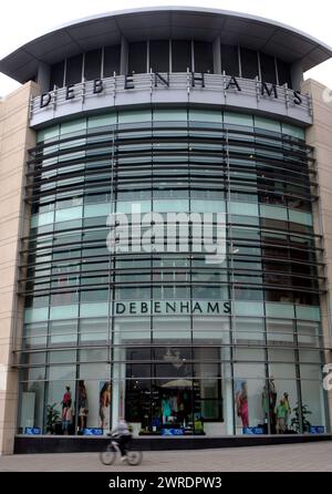 22/10/15 FOTO DEL FILE Michael Sharp si dimette mentre Debenhams segnala un aumento del 2,9% degli utili sottostanti al lordo delle imposte a £ 113,5 milioni per i 12 mesi Foto Stock