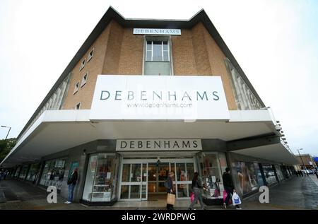 22/10/15 FOTO DEL FILE Michael Sharp si dimette mentre Debenhams segnala un aumento del 2,9% degli utili sottostanti al lordo delle imposte a £ 113,5 milioni per i 12 mesi Foto Stock