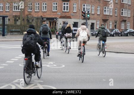 Copenhagen, Danimarca /12 Mach 2024/.pista ciclabile per ciclisti nella capitale dan ish Copenhagen. Foto.Francis Joseph Dean/Dean Pictures Foto Stock