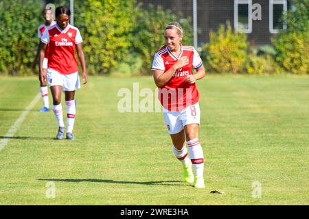 Hatfield, Inghilterra. 28 agosto 2019. Jordan Nobbs dell'Arsenal continua la sua rimonta dopo l'infortunio durante l'amichevole tra le donne dell'Arsenal Under 21 e le api di Londra Under 18 all'University of Hertfordshire Sports Village di Hatfield, Inghilterra, Regno Unito il 28 agosto 2019. Crediti: Duncan Thomas/Majestic Media. Foto Stock