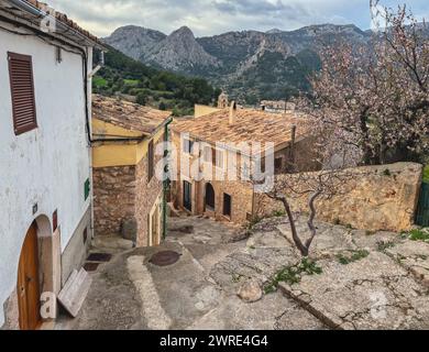 Bunyola: Piccola città tra le montagne di Maiorca Foto Stock