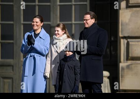 Stoccolma, Svezia. 12 marzo 2024. La Principessa Vittoria, la Principessa Estelle, il Principe Oscar e il Principe Daniele celebrano il giorno del nome di Vittoria nel cortile interno del Palazzo reale di Stoccolma, Svezia, 12 marzo 2024. Foto: Fredrik Sandberg/TT/codice 10080 credito: TT News Agency/Alamy Live News Foto Stock