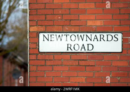 Belfast, Regno Unito 12 03 2024 poster che sono stati collocati lungo Newtownards Rd overnight presumibilmente dalla Ulster Volunteer Force (UVF) Belfast Irlanda del Nord Credit: HeadlineX/Alamy Live News Foto Stock