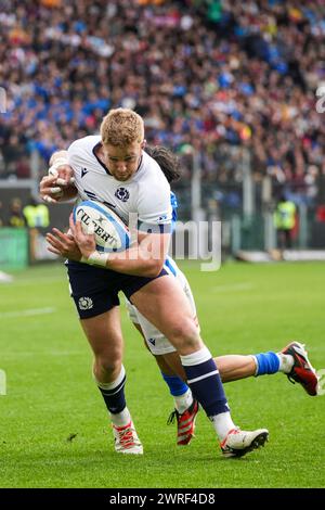 Roma, Italia. 9 marzo 2024. Kyle Steyn della Scozia viene affrontato dall'italiano Ange Capuozzo durante la partita internazionale di rugby a 15 del Guinness Six Nations 2024 tra Italia e Scozia allo Stadio Olimpico. Punteggio finale: Italia 31 - 29 Scozia. (Foto di Stefano Costantino/SOPA Images/Sipa USA) credito: SIPA USA/Alamy Live News Foto Stock