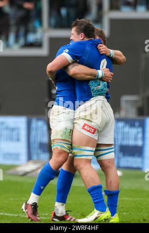 Roma, Italia. 9 marzo 2024. Lorenzo Cannone e Ross Vintoent festeggiano durante la partita internazionale di rugby a 15 del Guinness Six Nations 2024 tra Italia e Scozia allo Stadio Olimpico. Punteggio finale: Italia 31 - 29 Scozia. (Foto di Stefano Costantino/SOPA Images/Sipa USA) credito: SIPA USA/Alamy Live News Foto Stock