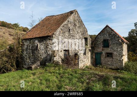 Sosoye compte au rang des Plus beaux Village de la Wallonie, ce petit Village du Condroz et de l'entite d'Anhee est traverse par la Molignee. La drais Foto Stock