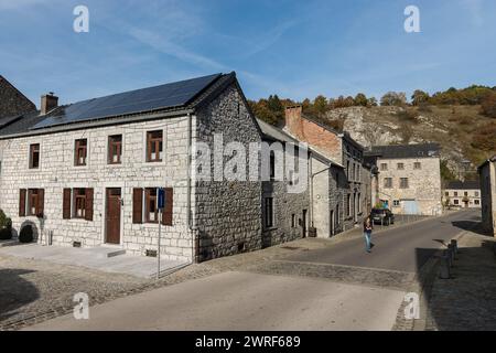 Sosoye compte au rang des Plus beaux Village de la Wallonie, ce petit Village du Condroz et de l'entite d'Anhee est traverse par la Molignee. La drais Foto Stock