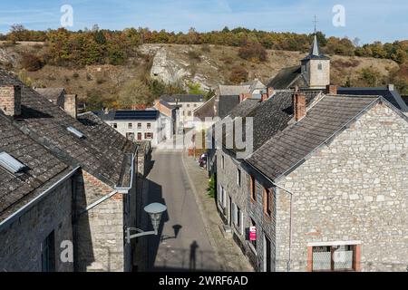 Sosoye compte au rang des Plus beaux Village de la Wallonie, ce petit Village du Condroz et de l'entite d'Anhee est traverse par la Molignee. La drais Foto Stock