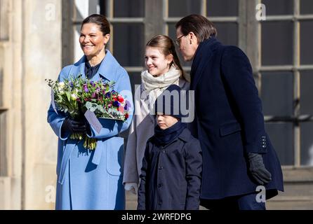 Stoccolma, Svezia. 12 marzo 2024. STOCCOLMA - la Principessa Vittoria di Svezia, il Principe Daniele di Svezia, la Principessa Estelle di Svezia e il Principe Oscar di Svezia partecipano al giorno del nome della Principessa ereditaria 2024 al Palazzo reale il 12 marzo 2024 a Stoccolma, Svezia. Crediti: Patrick van Katwijk/dpa/Alamy Live News Foto Stock