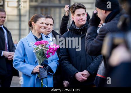 Stoccolma, Svezia. 12 marzo 2024. STOCCOLMA - la Principessa Vittoria di Svezia, il Principe Daniele di Svezia, la Principessa Estelle di Svezia e il Principe Oscar di Svezia partecipano al giorno del nome della Principessa ereditaria 2024 al Palazzo reale il 12 marzo 2024 a Stoccolma, Svezia. Crediti: Patrick van Katwijk/dpa/Alamy Live News Foto Stock