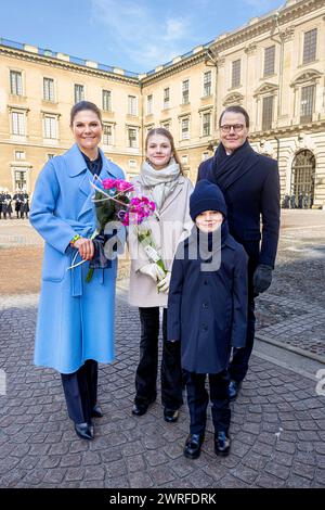 Stoccolma, Svezia. 12 marzo 2024. STOCCOLMA - la Principessa Vittoria di Svezia, il Principe Daniele di Svezia, la Principessa Estelle di Svezia e il Principe Oscar di Svezia partecipano al giorno del nome della Principessa ereditaria 2024 al Palazzo reale il 12 marzo 2024 a Stoccolma, Svezia. Crediti: Patrick van Katwijk/dpa/Alamy Live News Foto Stock