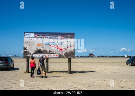 Strandparken auf dem Strand von St Peter-Strand bei Niedrigwasser Foto Stock