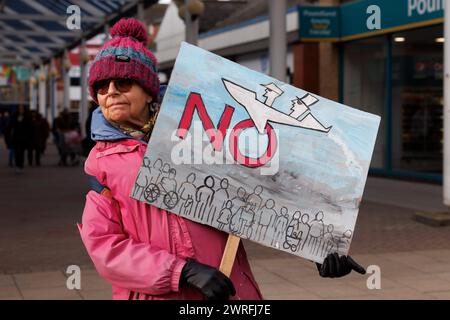 27 gennaio 2024. Aeroporto di Farnborough, Regno Unito. "Volare verso l'estinzione" marcia e protesta contro i jet privati e l'espansione dell'aeroporto. Foto Stock