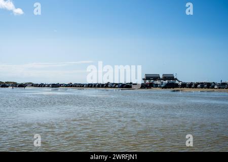 Strandparken auf dem Strand von St Peter-Strand bei Niedrigwasser *** Parcheggio sulla spiaggia di St Peter Strand con bassa marea Foto Stock